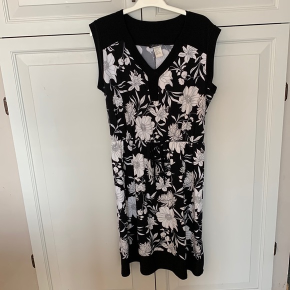 Dress size medium, black and white polyester - Picture 1 of 2